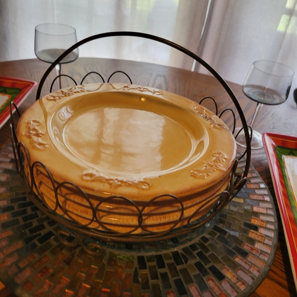 Mustard stacked dessert plates 4 in basket - Picture 1 of 3